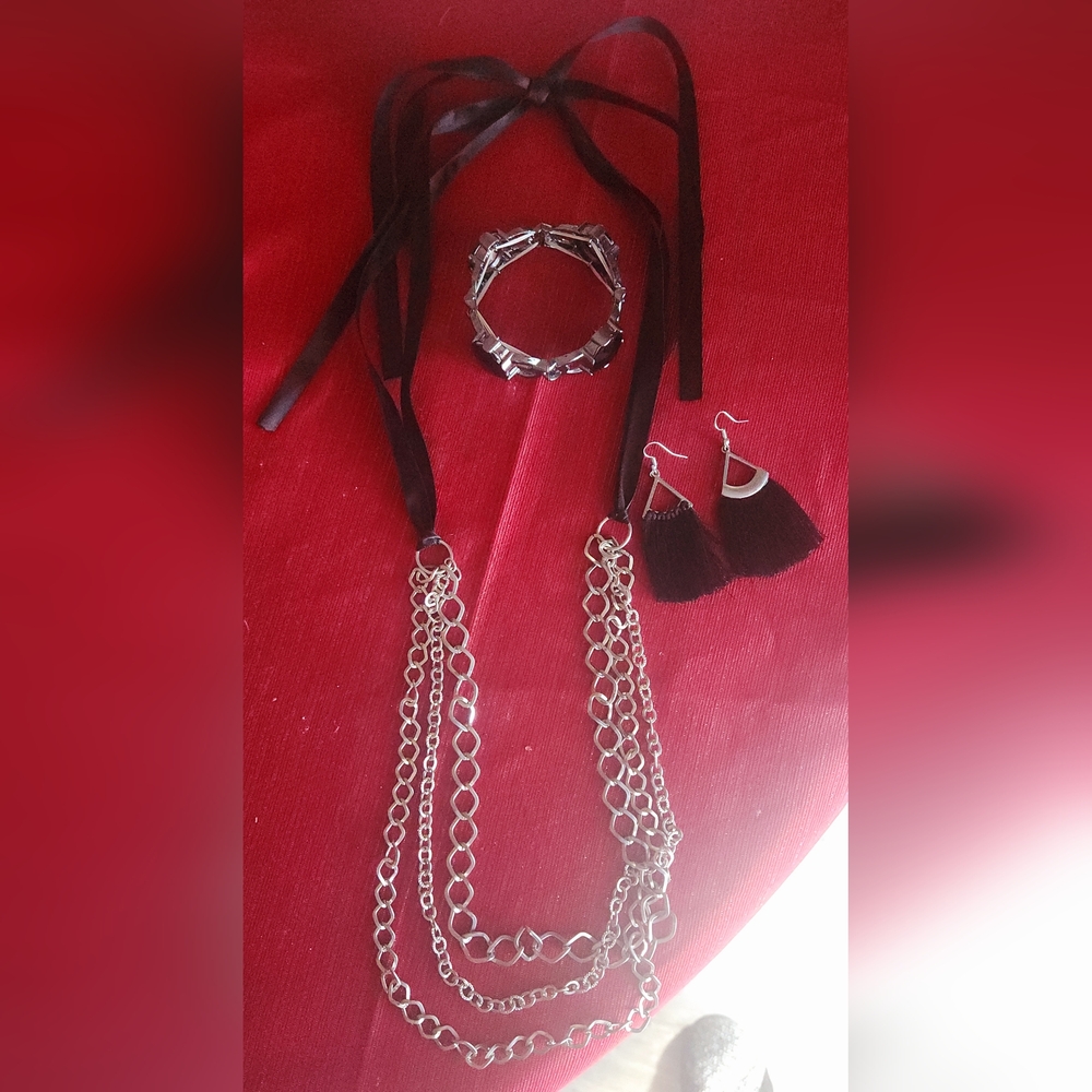 Necklace, Bracelet And Earring Set
